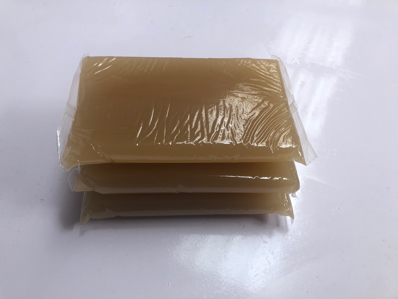 蛋白膠的泡沫比較多，可以選擇蛋白膠消泡劑