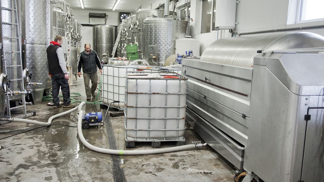 化學(xué)工業(yè)清洗起泡怎么辦？哪種消泡劑可以消除泡沫？