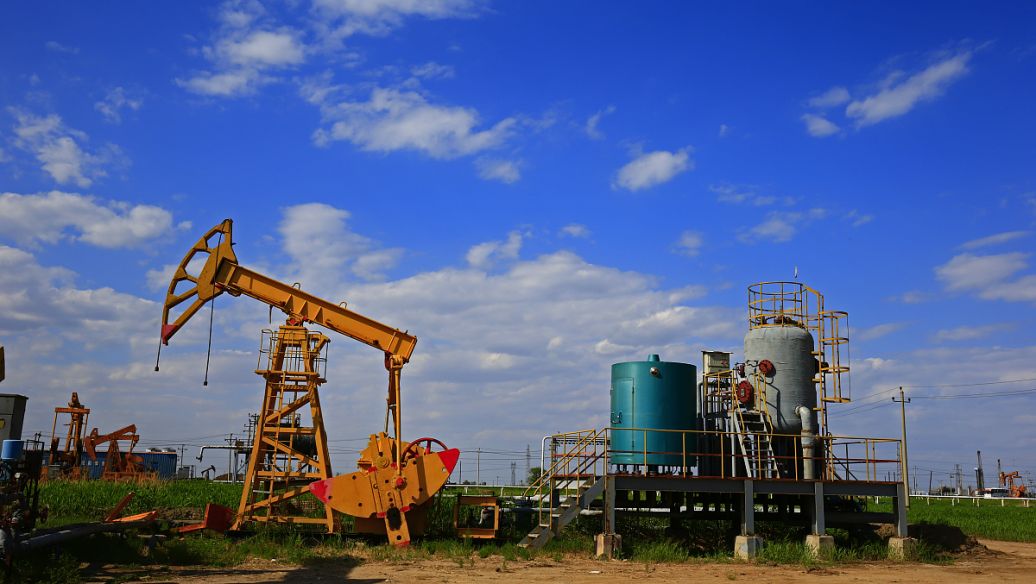 油田助排劑起泡沫，看來少不了油田助排劑消泡劑了！